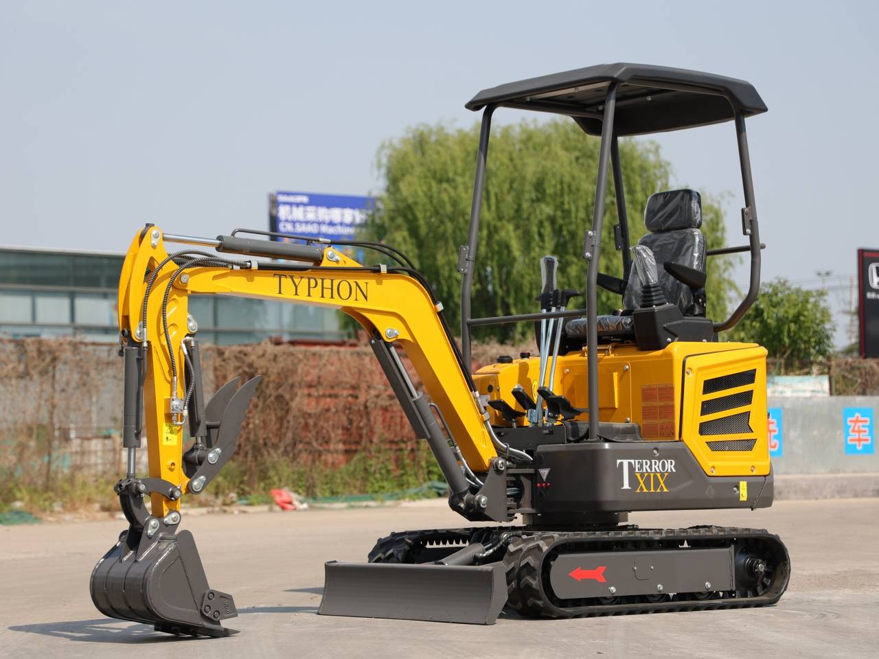 Typhon TERROR XIX STORM Mini Excavator at work